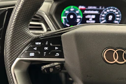 harmaa Audi Q4 e-tron 2023 kuva 16.