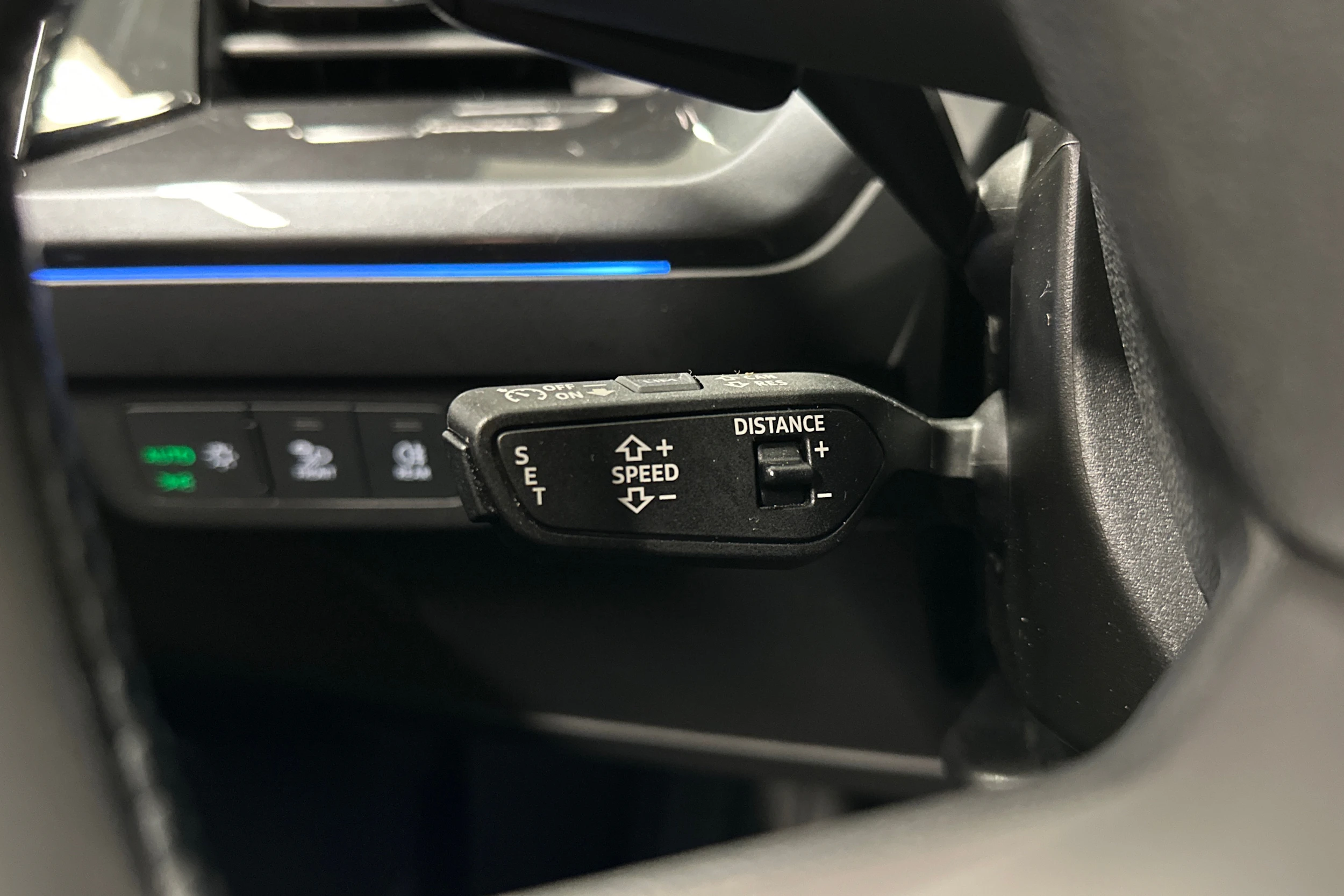 harmaa Audi Q4 e-tron 2023 kuva 18.