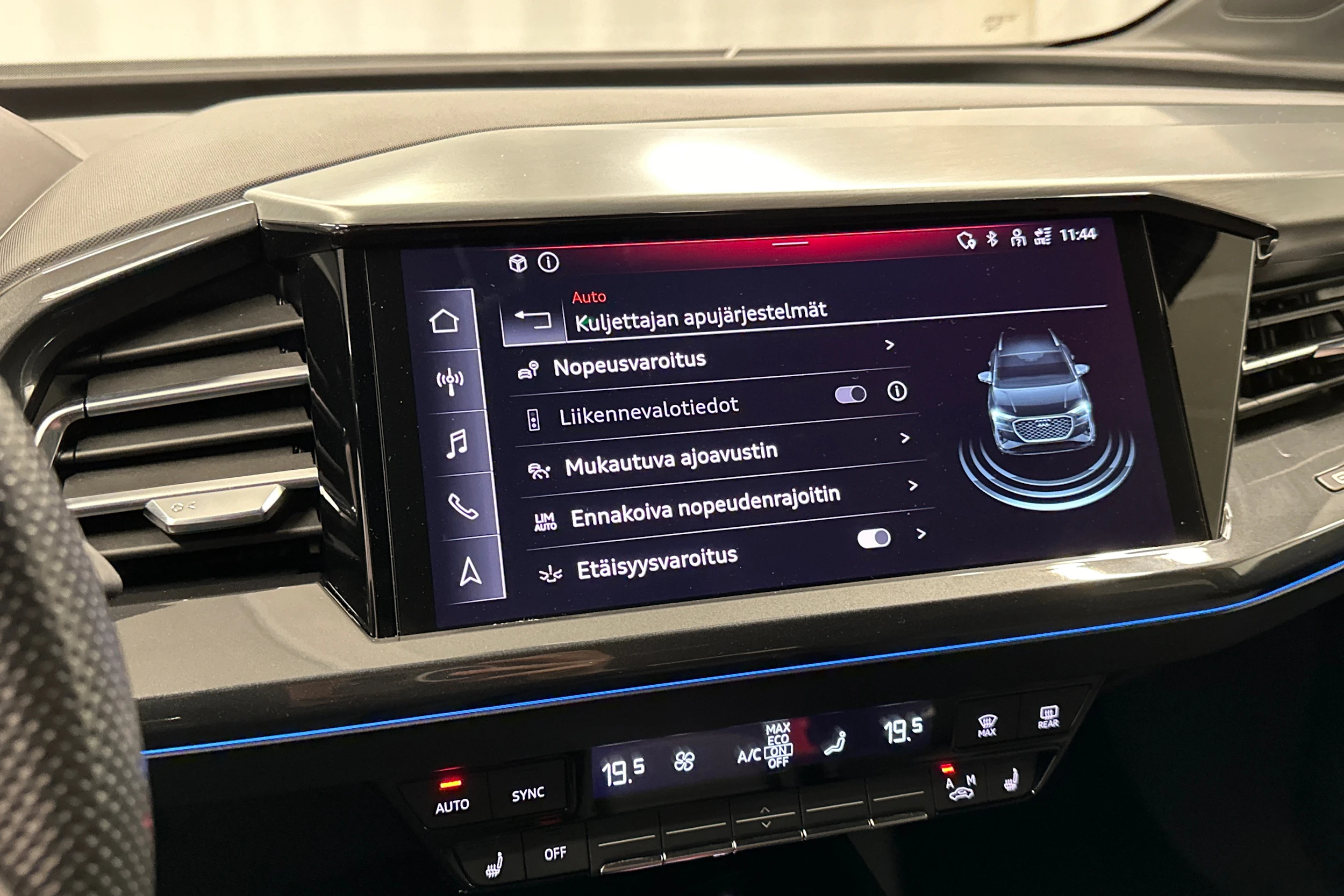 harmaa Audi Q4 e-tron 2023 kuva 22.