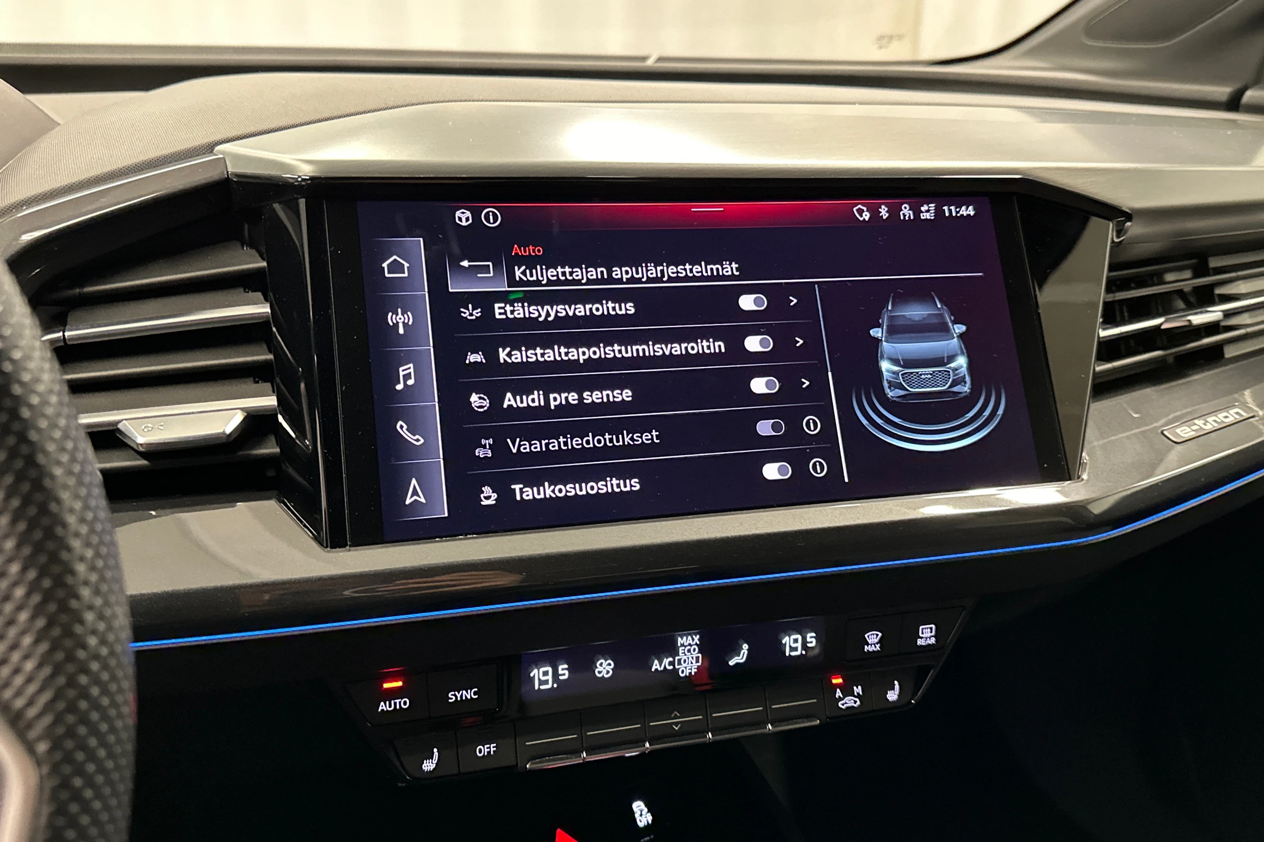 harmaa Audi Q4 e-tron 2023 kuva 23.