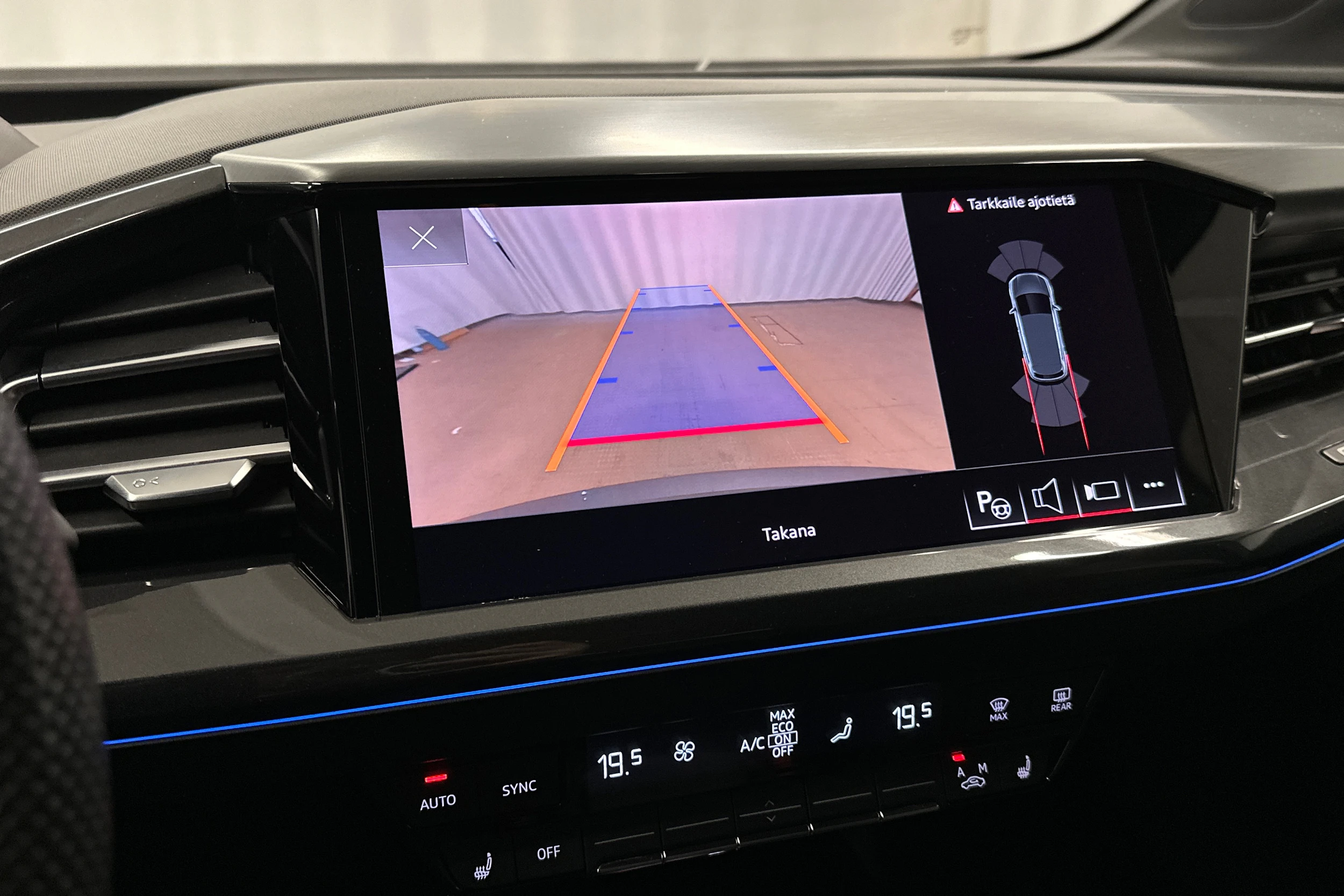 harmaa Audi Q4 e-tron 2023 kuva 24.