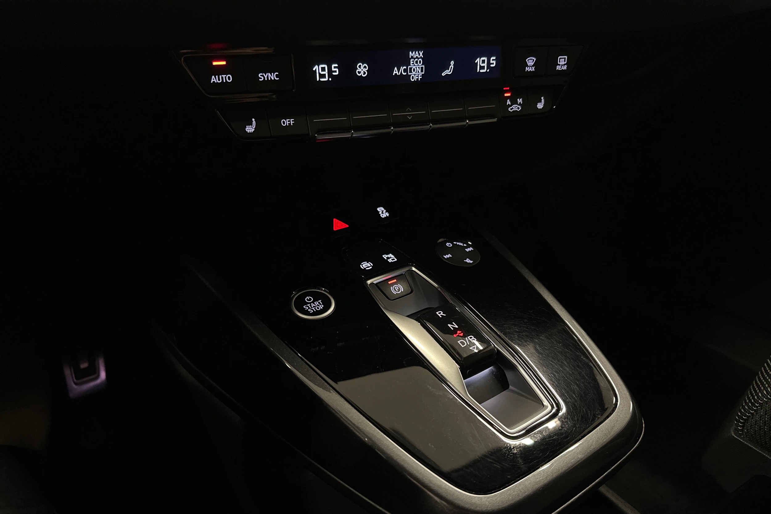 harmaa Audi Q4 e-tron 2023 kuva 25.