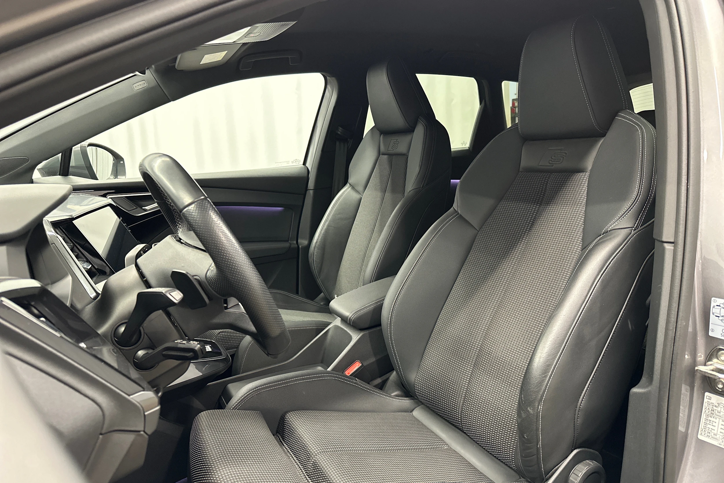 harmaa Audi Q4 e-tron 2023 kuva 26.