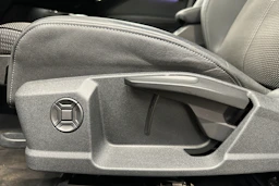 harmaa Audi Q4 e-tron 2023 kuva 27.