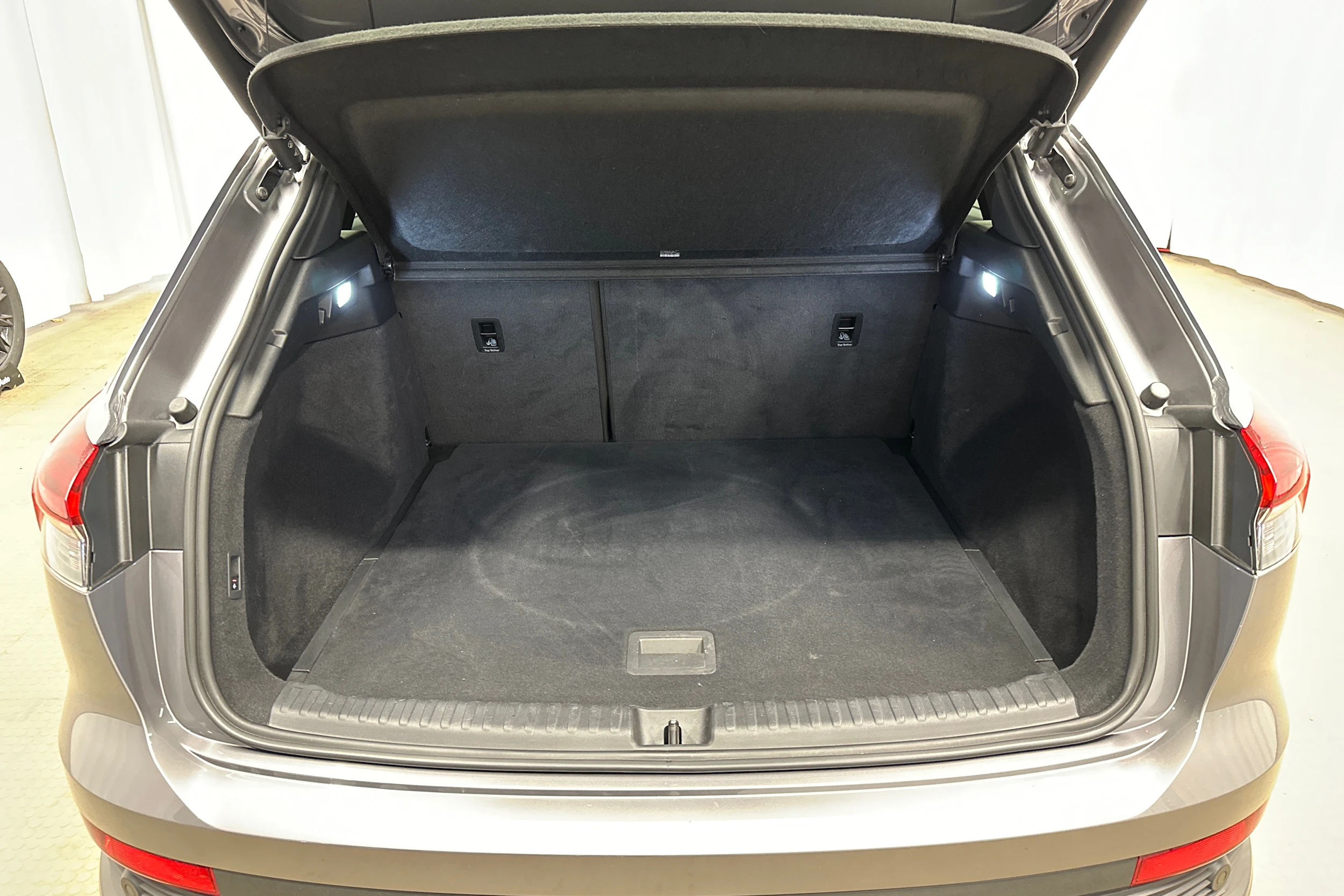 harmaa Audi Q4 e-tron 2023 kuva 28.