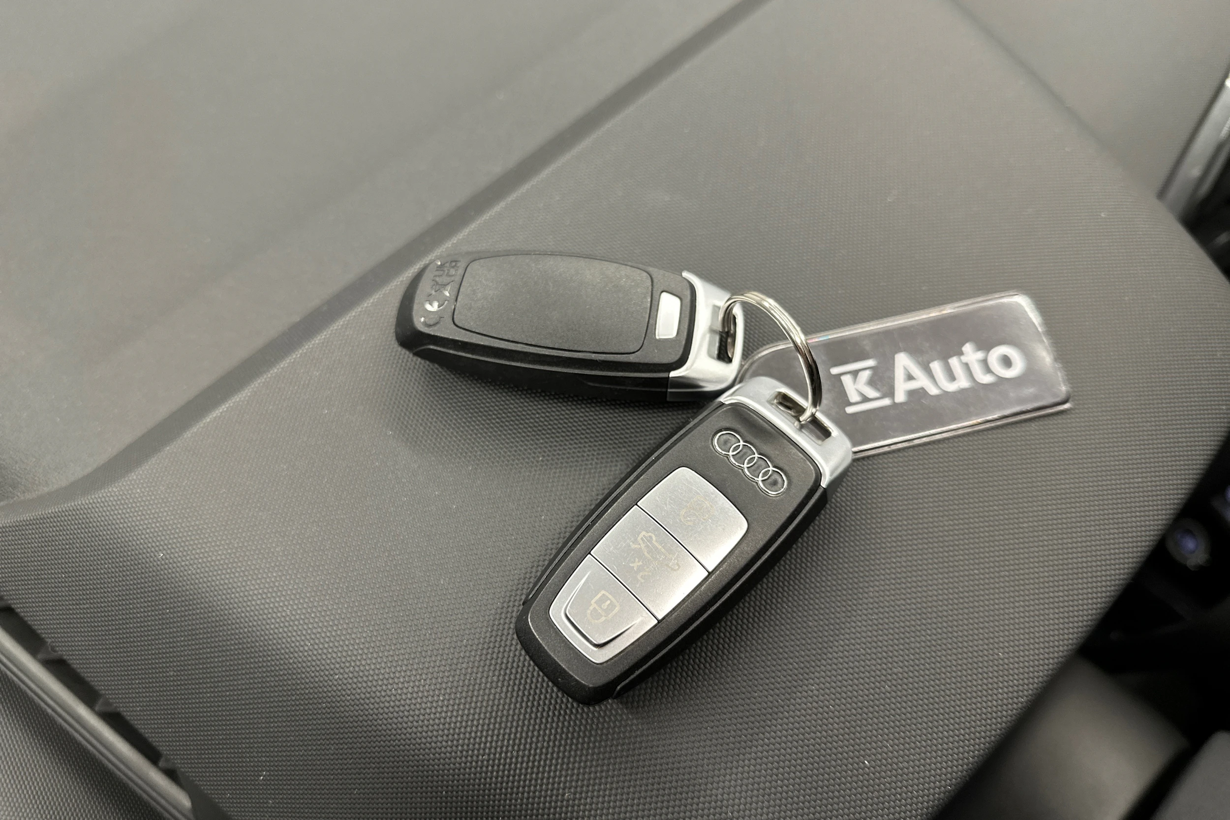 harmaa Audi Q4 e-tron 2023 kuva 32.