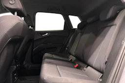 harmaa Audi Q4 e-tron 2023 kuva 11.