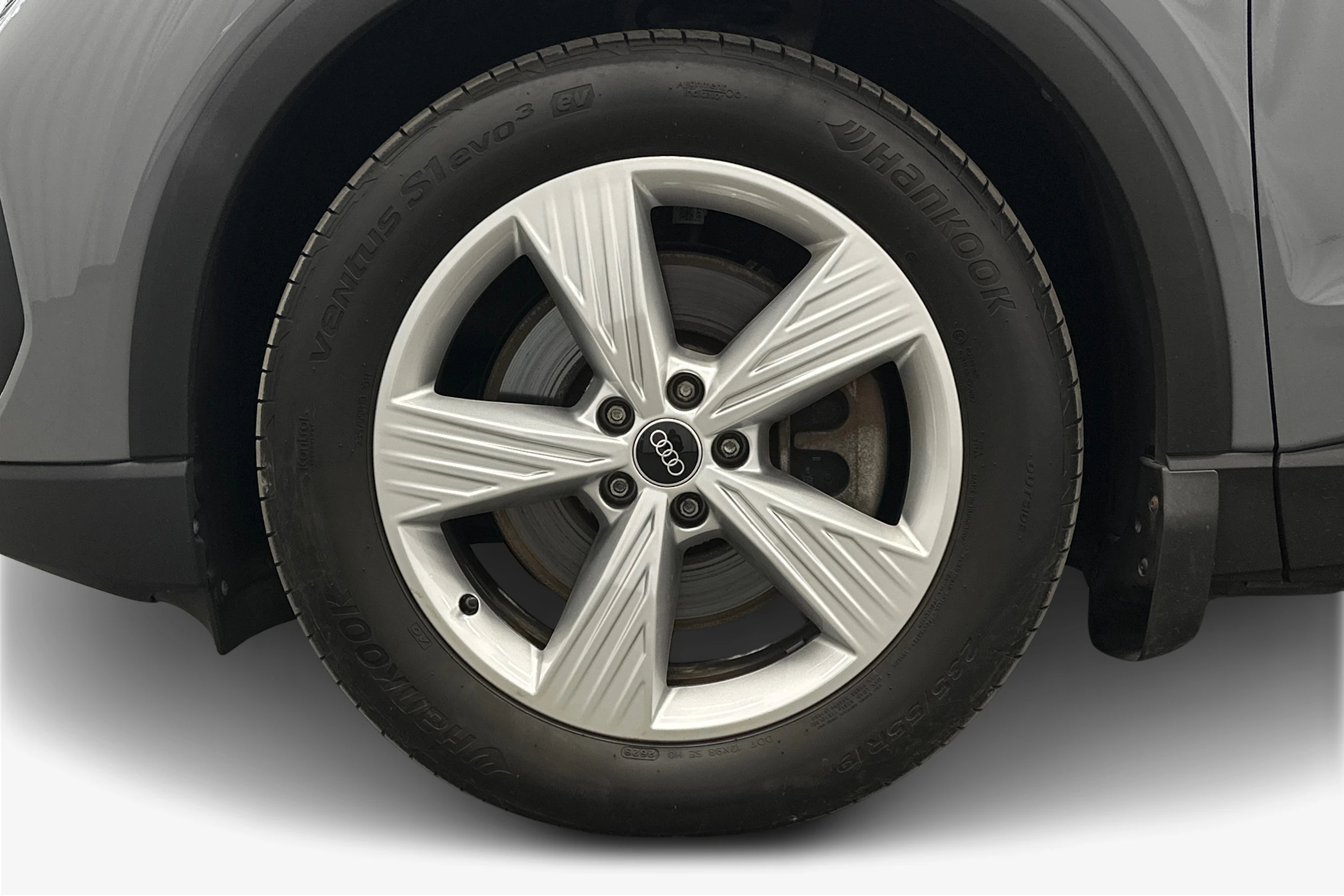 harmaa Audi Q4 e-tron 2023 kuva 12.