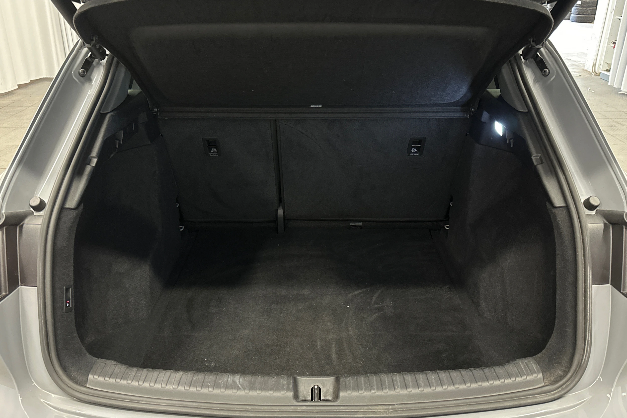 harmaa Audi Q4 e-tron 2023 kuva 15.