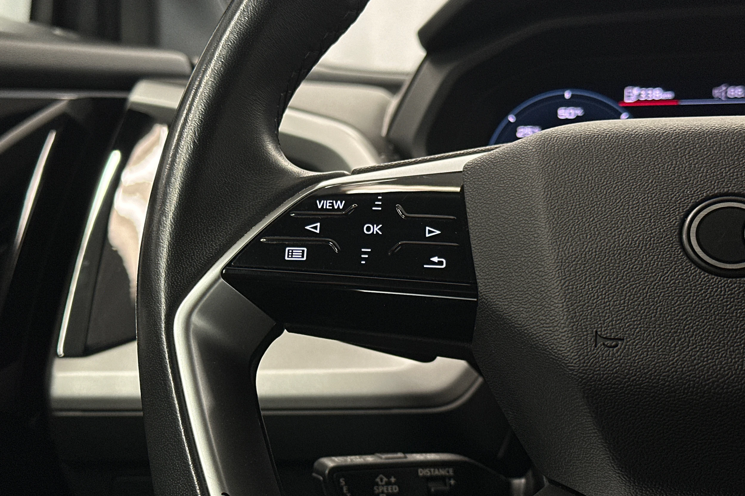 harmaa Audi Q4 e-tron 2023 kuva 21.