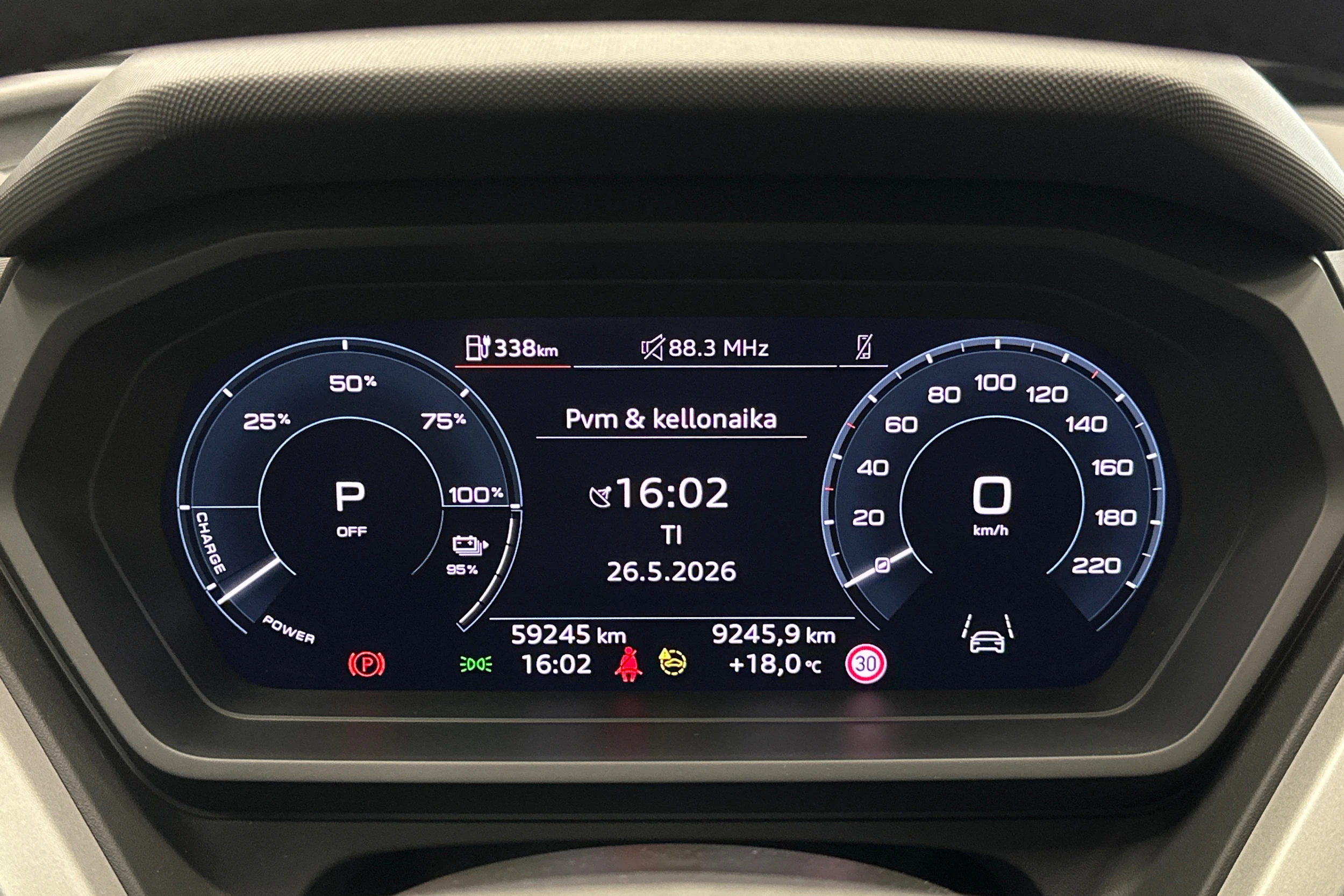 harmaa Audi Q4 e-tron 2023 kuva 24.