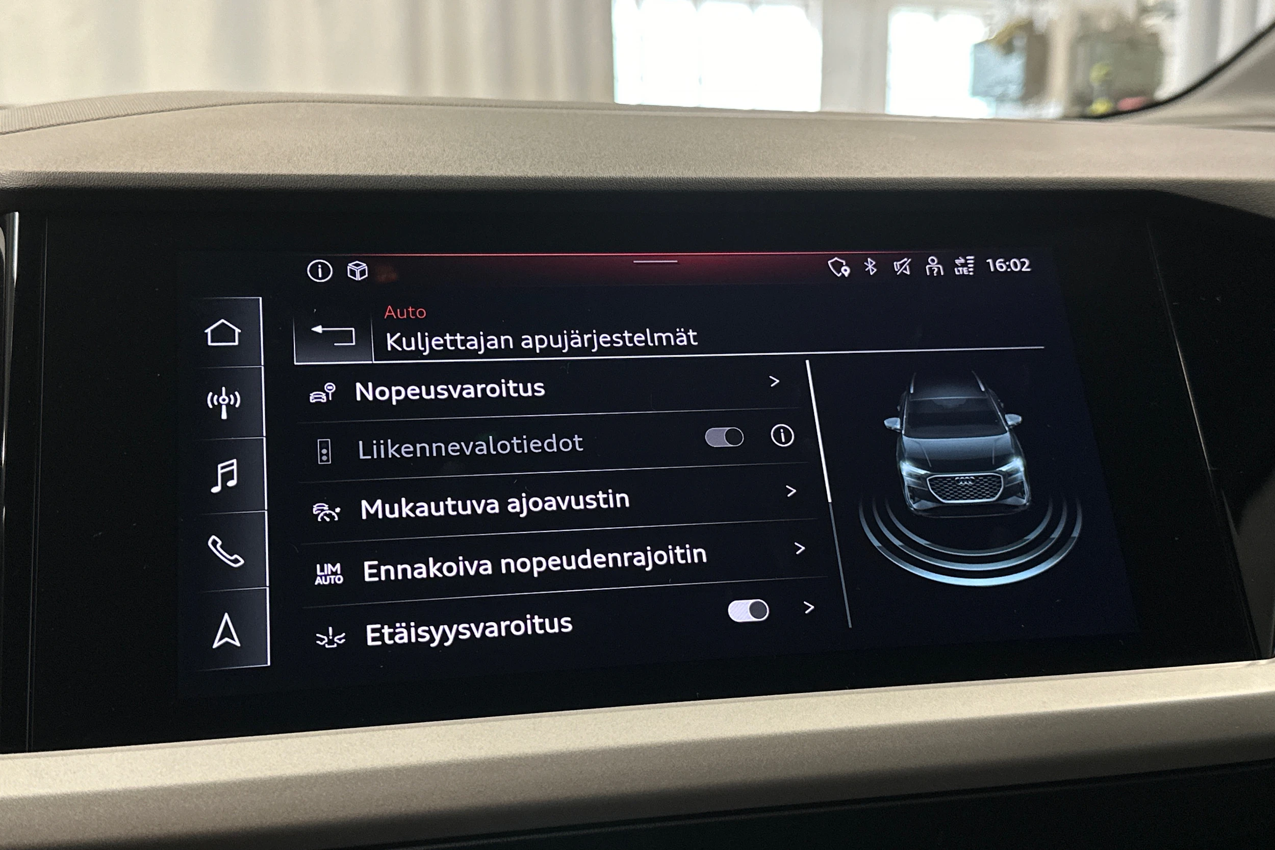 harmaa Audi Q4 e-tron 2023 kuva 27.