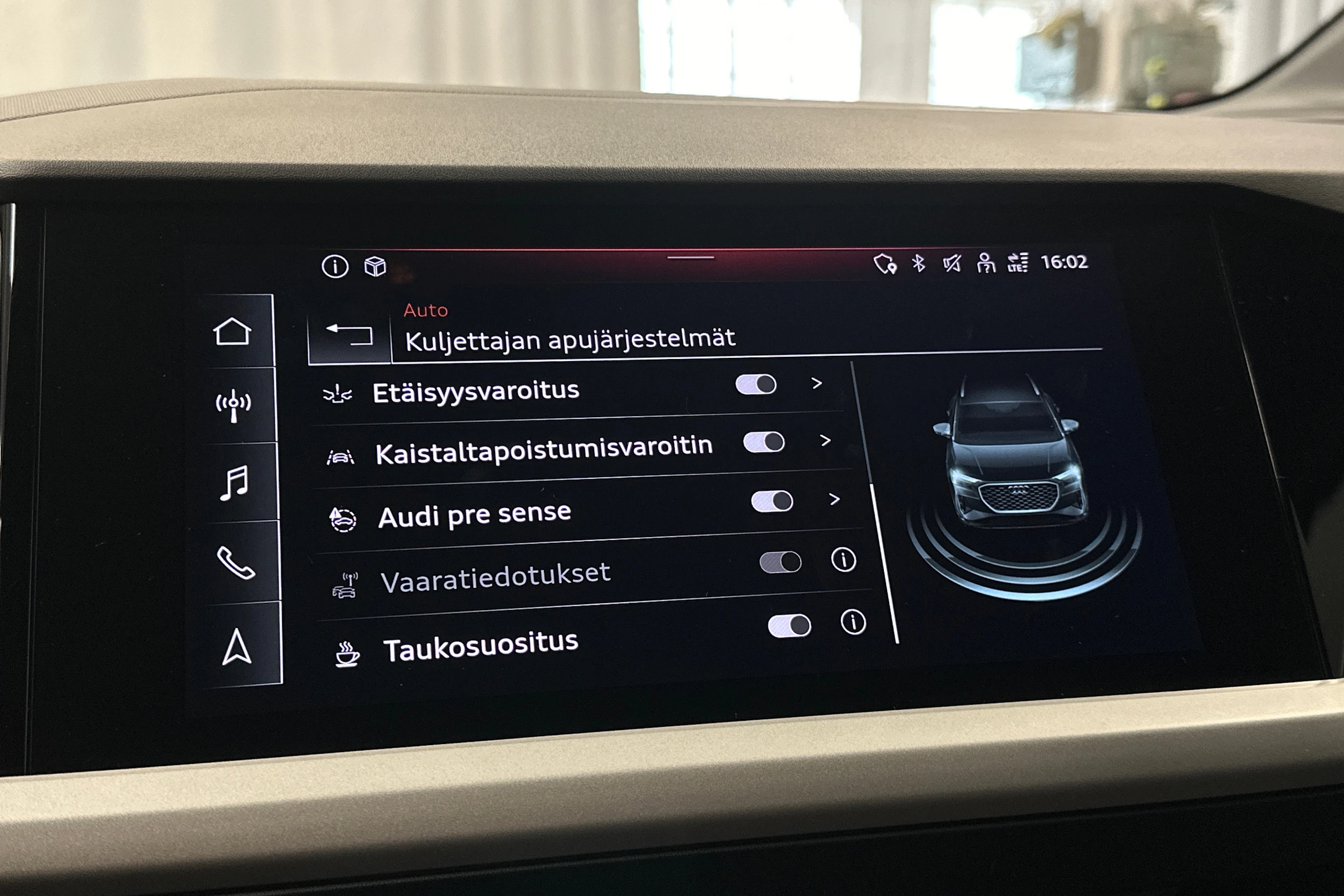 harmaa Audi Q4 e-tron 2023 kuva 28.