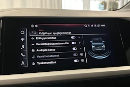 harmaa Audi Q4 e-tron 2023 kuva 28.