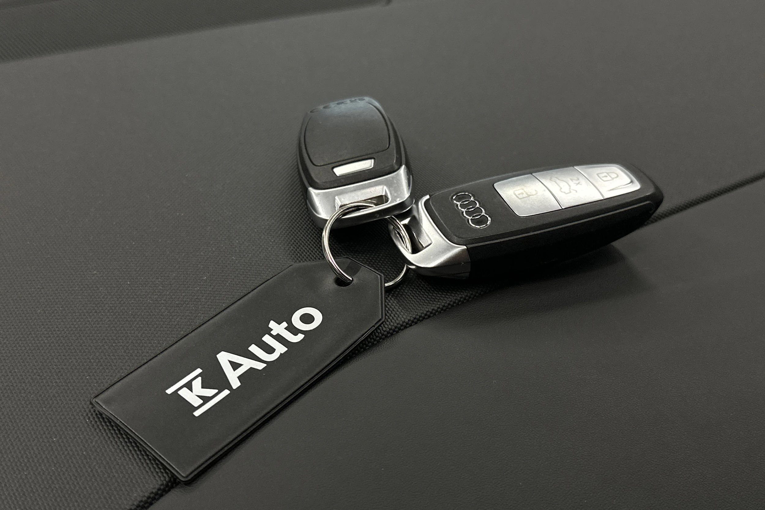 harmaa Audi Q4 e-tron 2023 kuva 32.