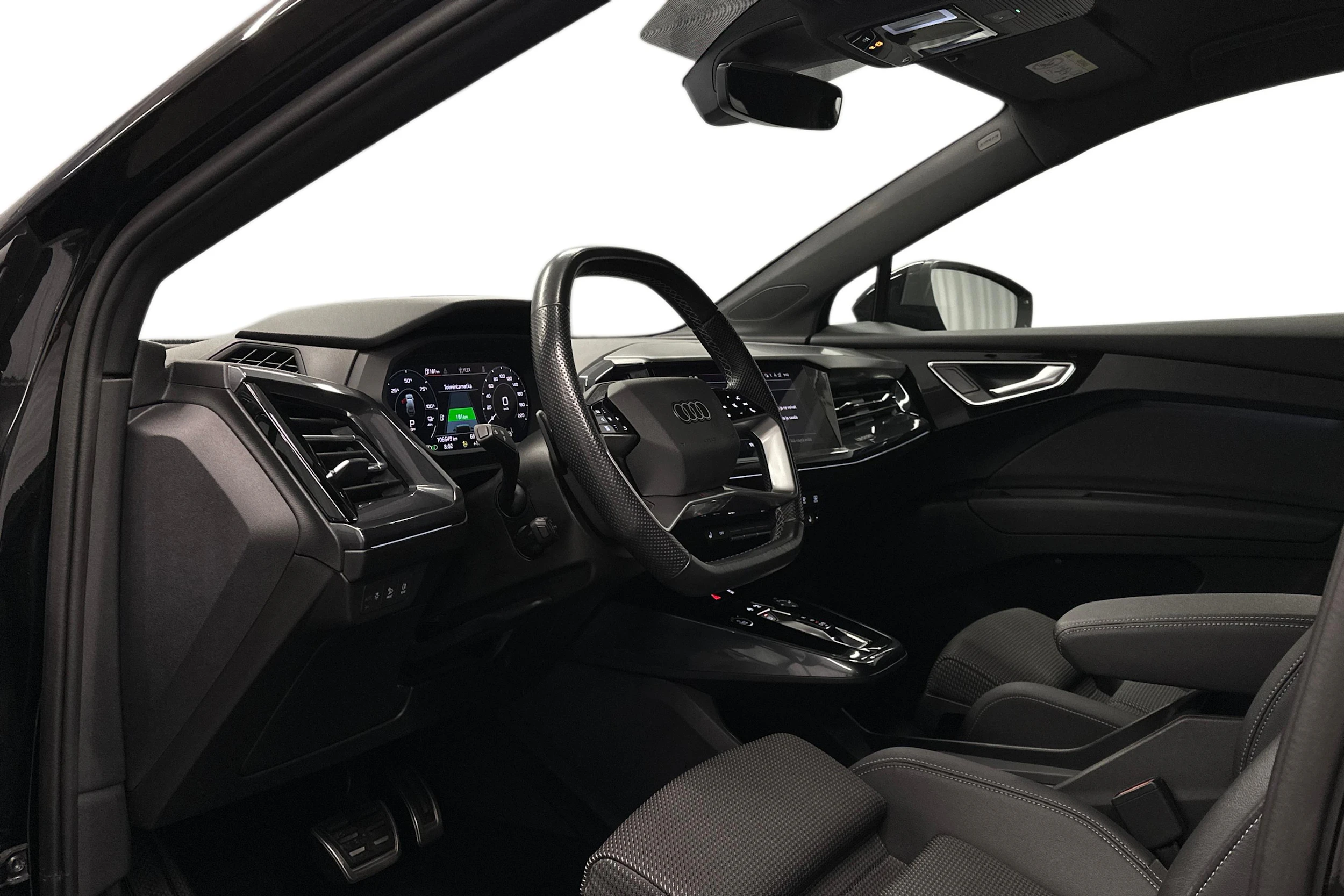 musta Audi Q4 e-tron 2023 kuva 6.