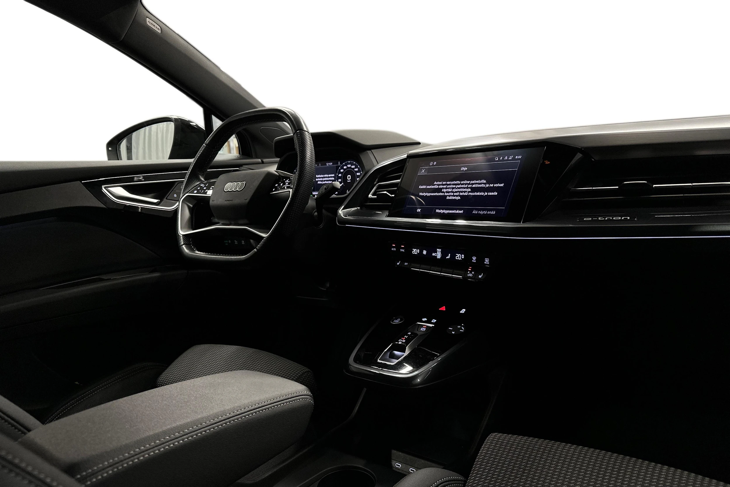 musta Audi Q4 e-tron 2023 kuva 7.