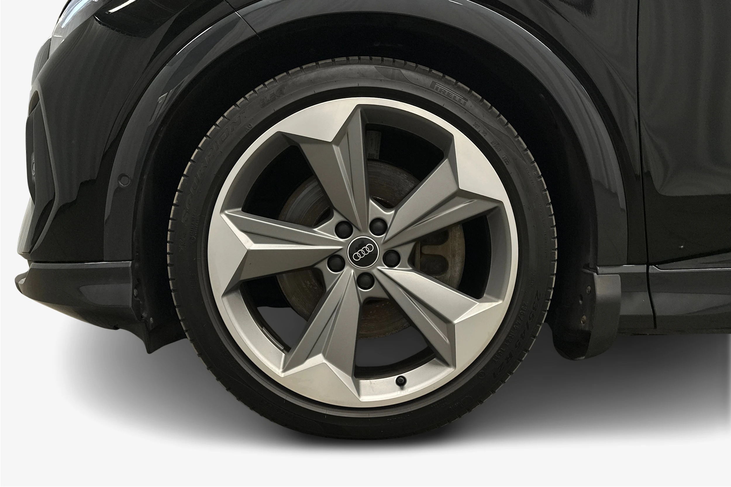 musta Audi Q4 e-tron 2023 kuva 9.