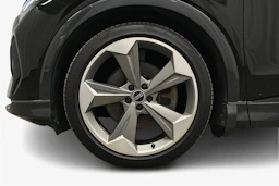 musta Audi Q4 e-tron 2023 kuva 9.