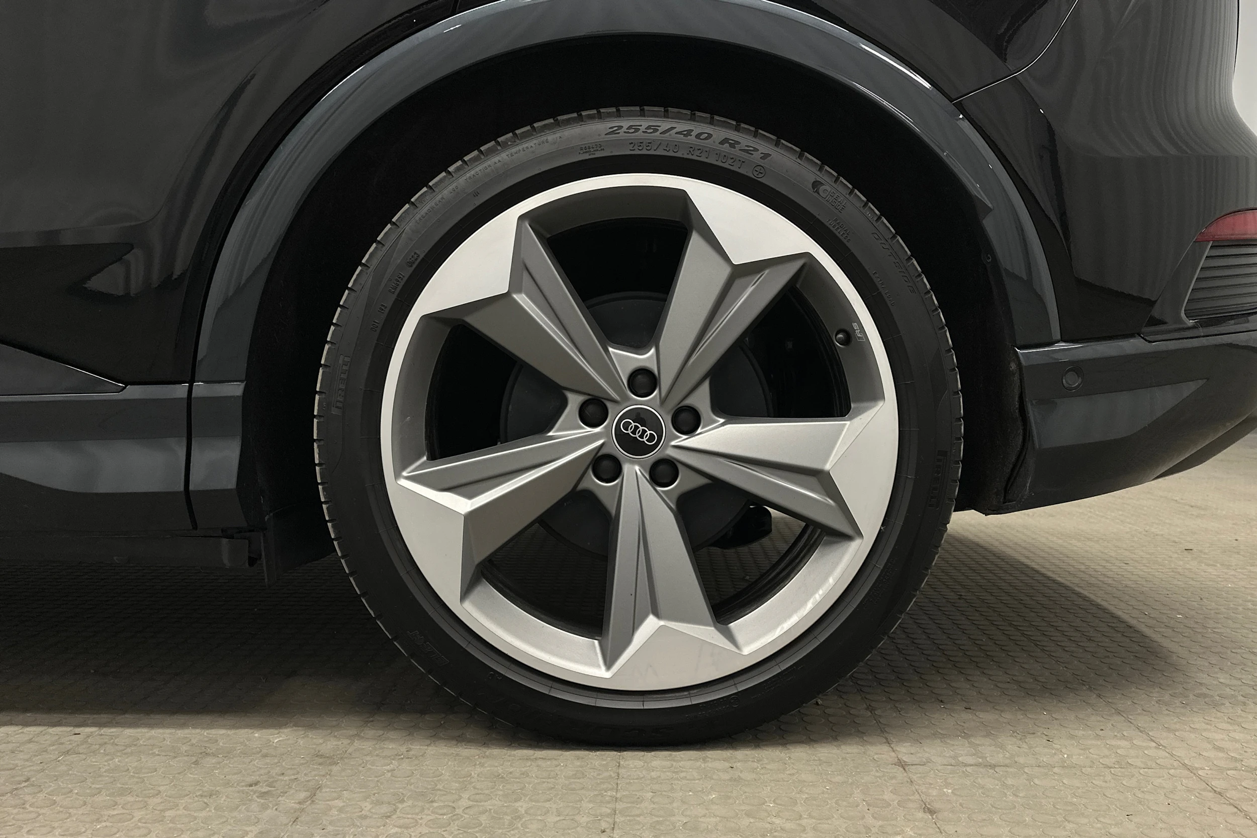 musta Audi Q4 e-tron 2023 kuva 10.