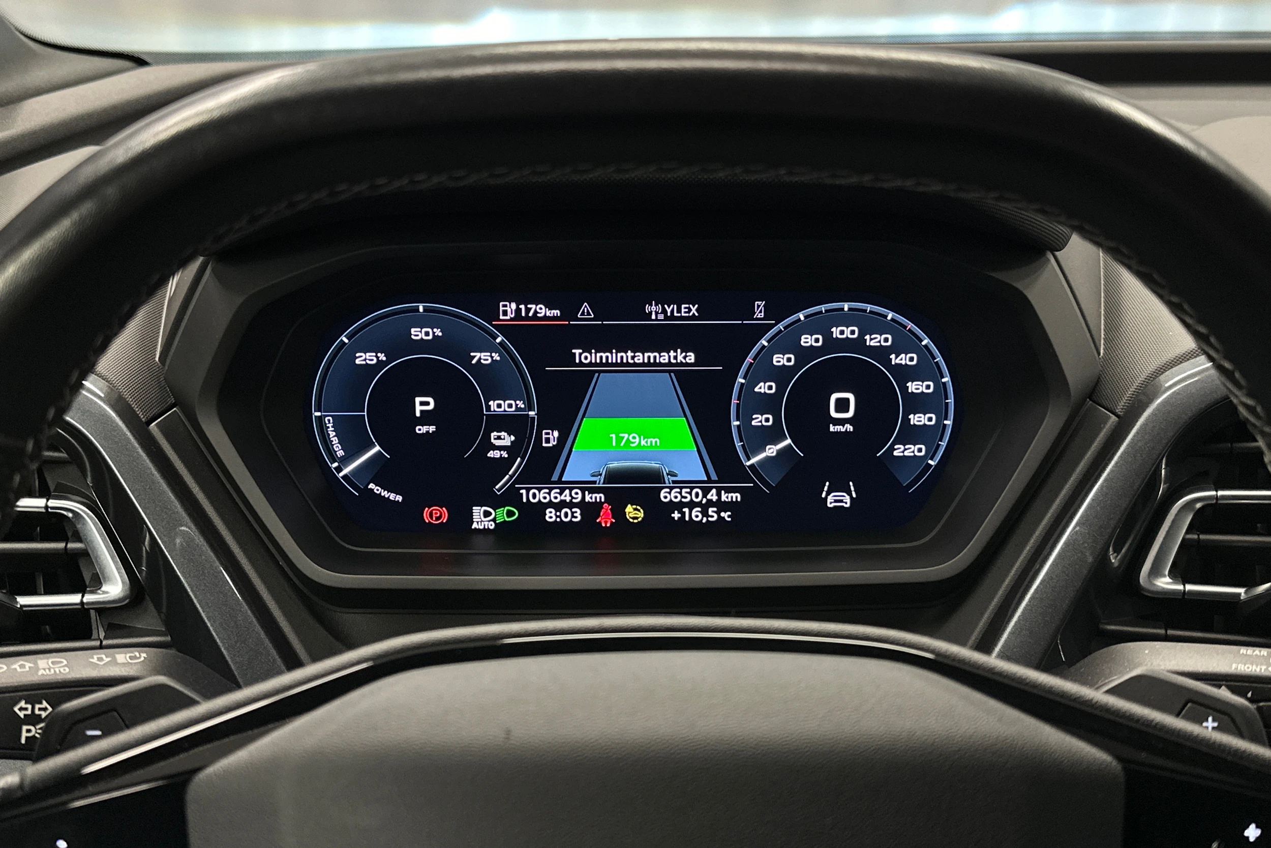 musta Audi Q4 e-tron 2023 kuva 13.