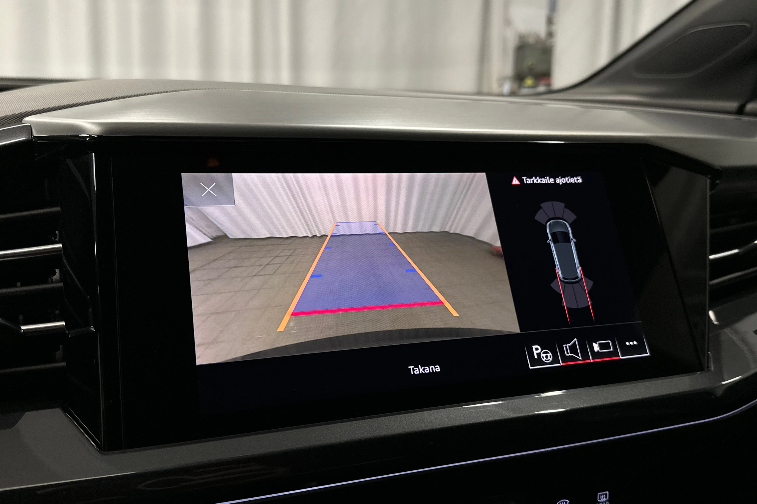 musta Audi Q4 e-tron 2023 kuva 15.