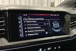 musta Audi Q4 e-tron 2023 kuva 17.