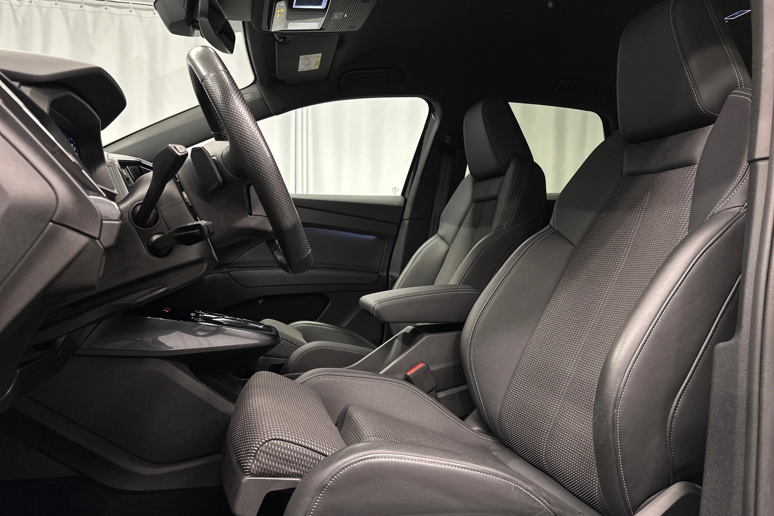 musta Audi Q4 e-tron 2023 kuva 21.