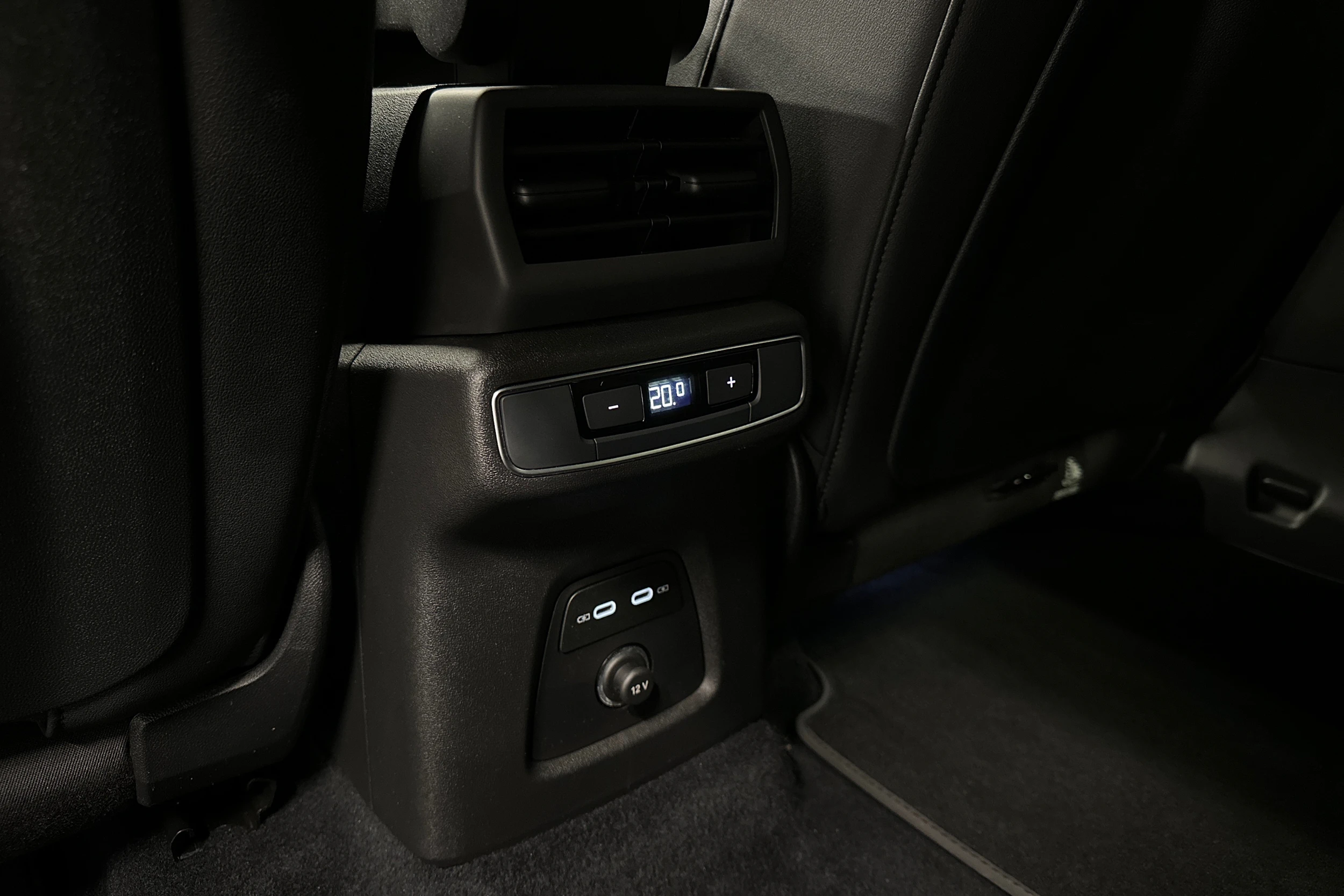 musta Audi Q4 e-tron 2023 kuva 24.