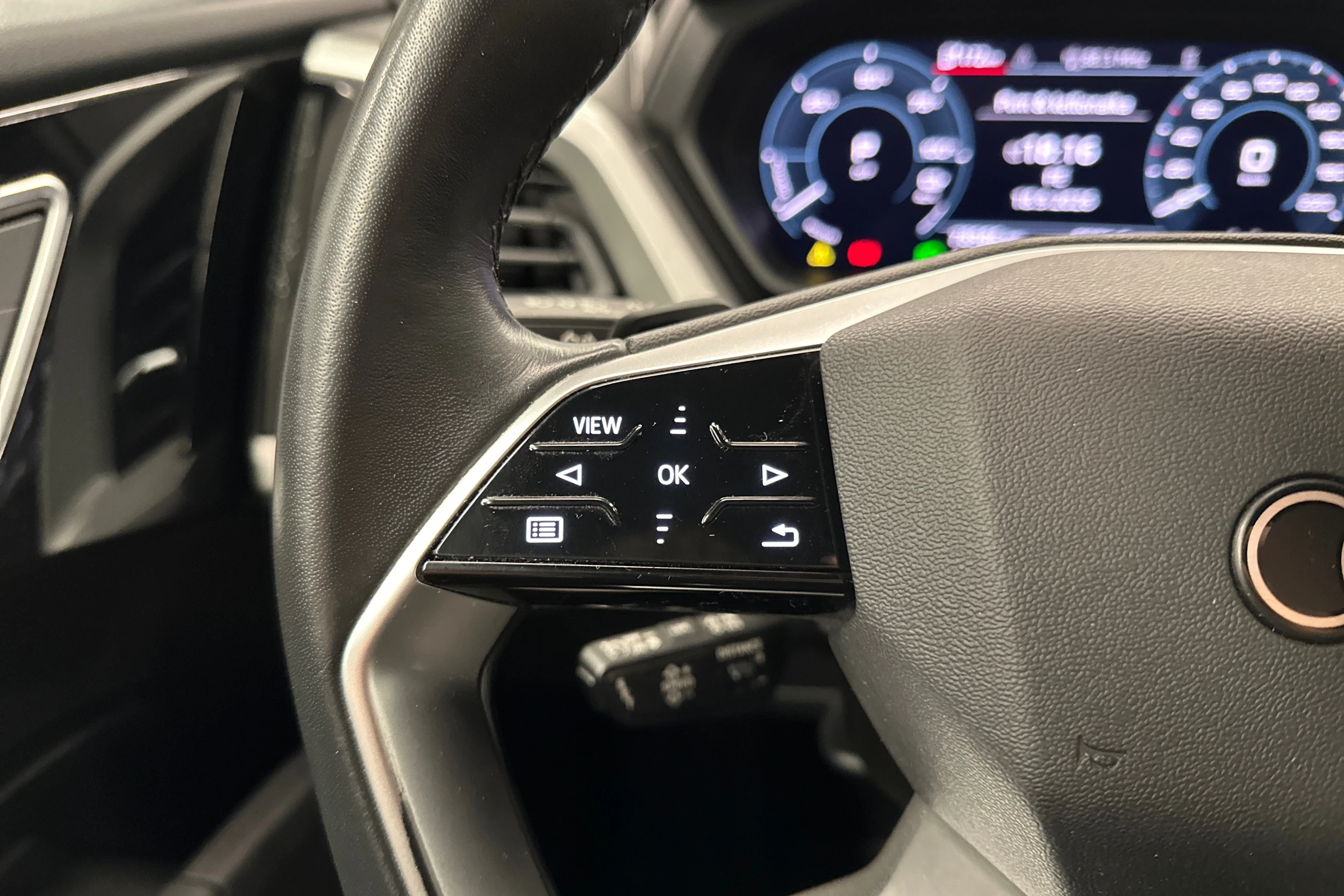 musta Audi Q4 e-tron 2023 kuva 11.