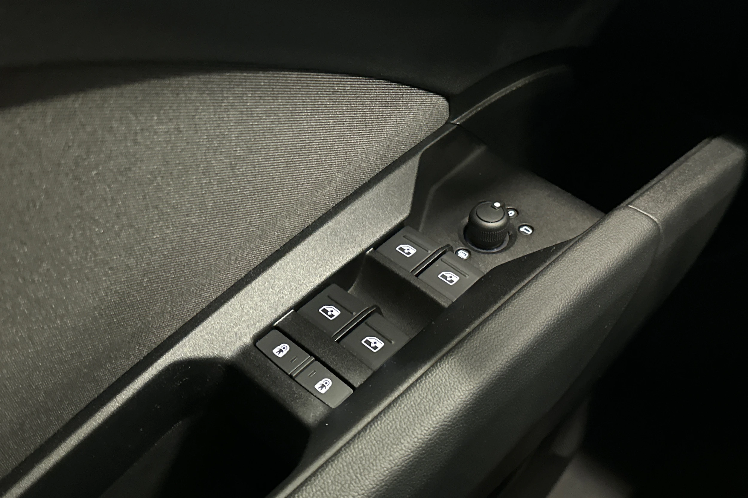 musta Audi Q4 e-tron 2023 kuva 13.