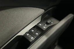 musta Audi Q4 e-tron 2023 kuva 13.