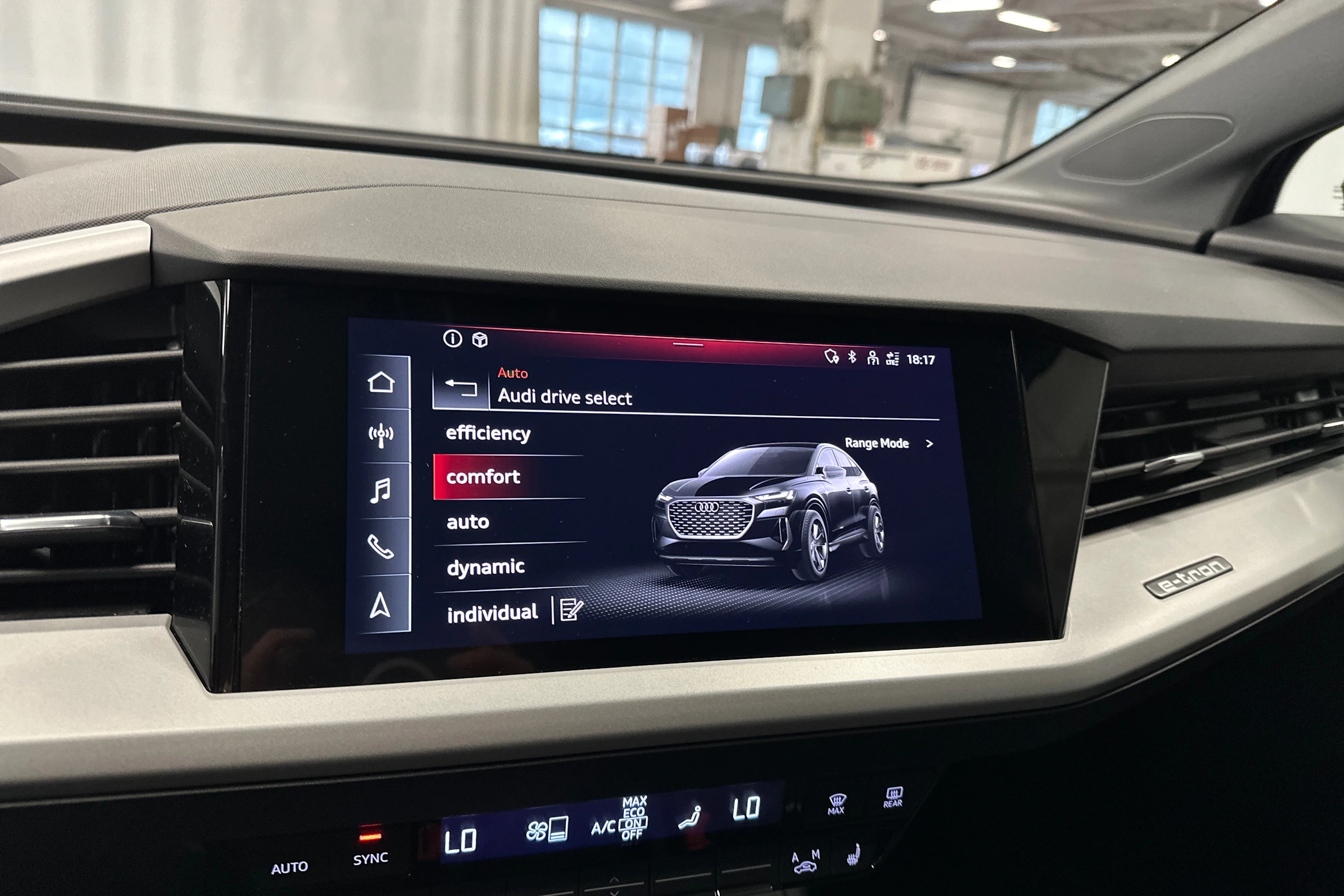 musta Audi Q4 e-tron 2023 kuva 16.