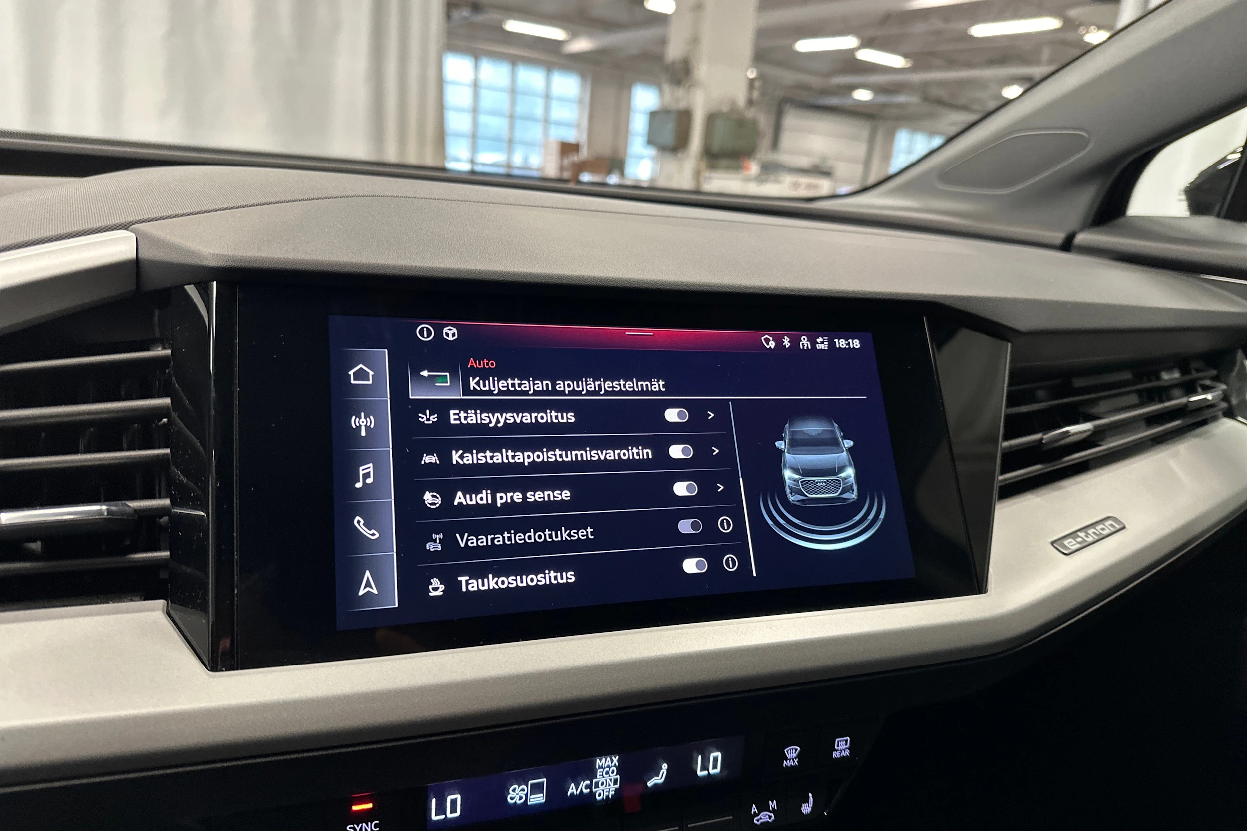 musta Audi Q4 e-tron 2023 kuva 19.