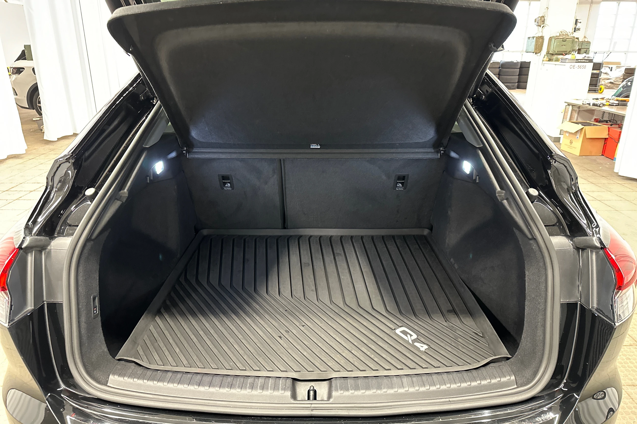 musta Audi Q4 e-tron 2023 kuva 22.