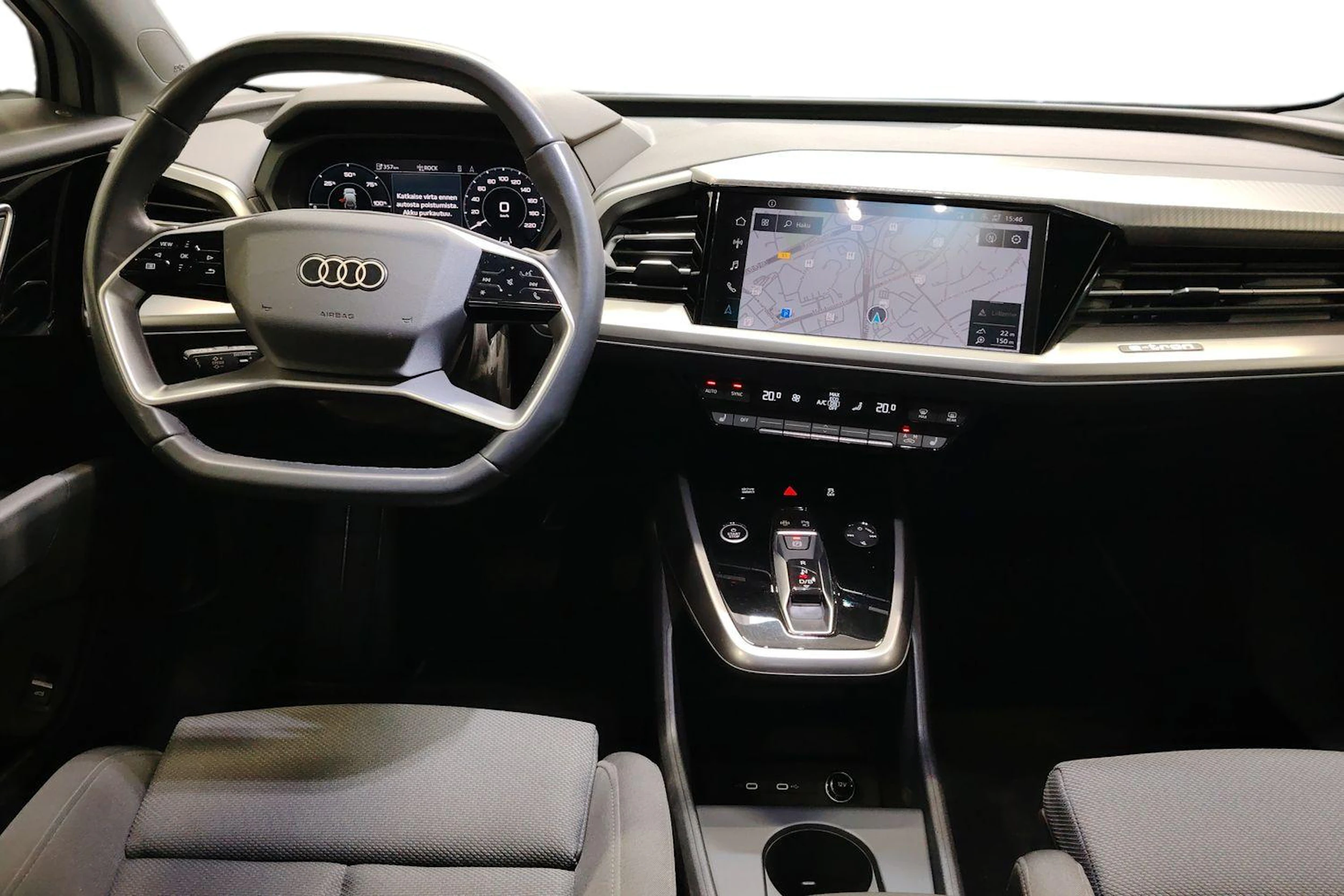 Valkoinen Audi Q4 e-tron 2023 kuva 7.
