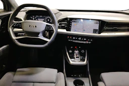 Valkoinen Audi Q4 e-tron 2023 kuva 7.