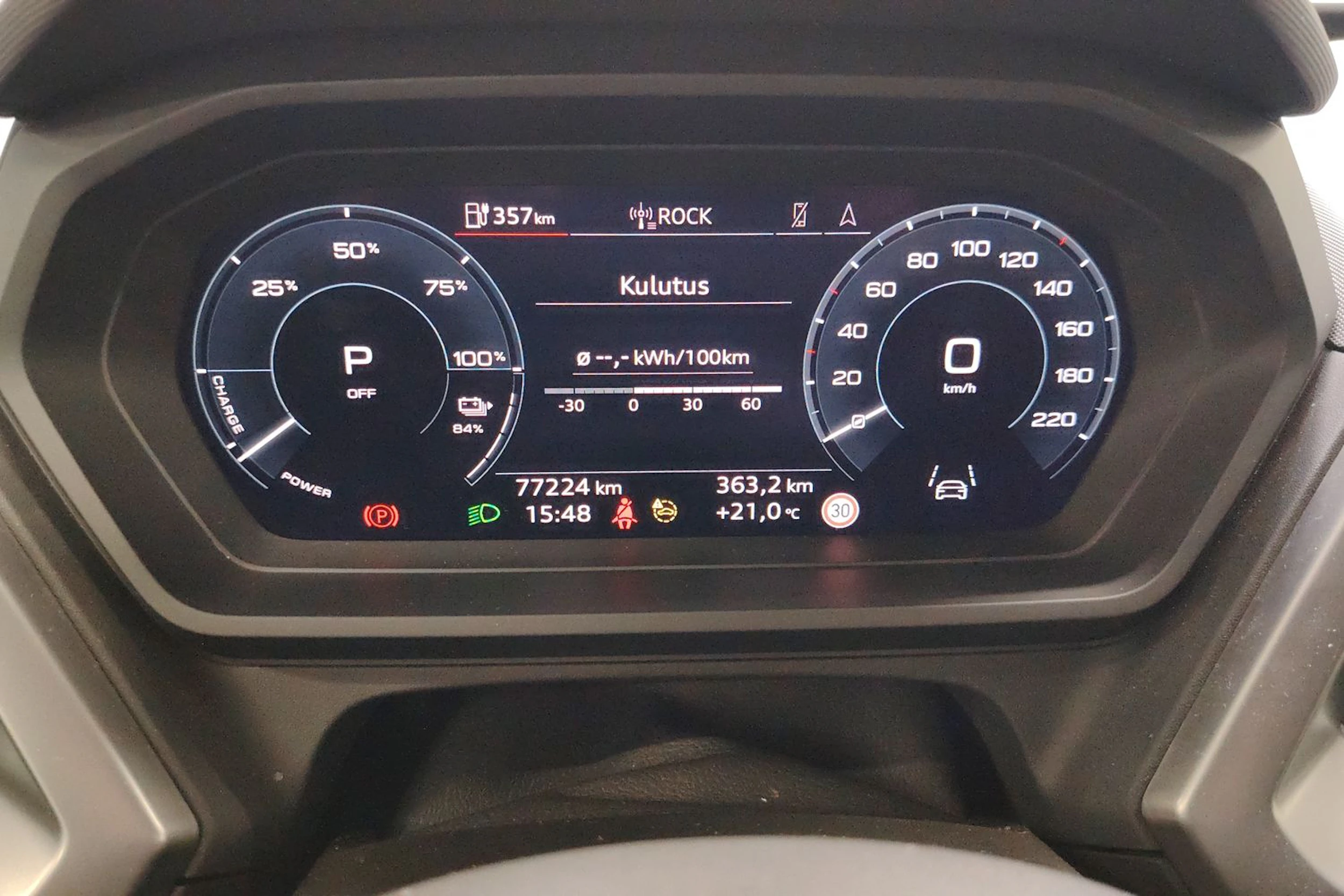 Valkoinen Audi Q4 e-tron 2023 kuva 14.