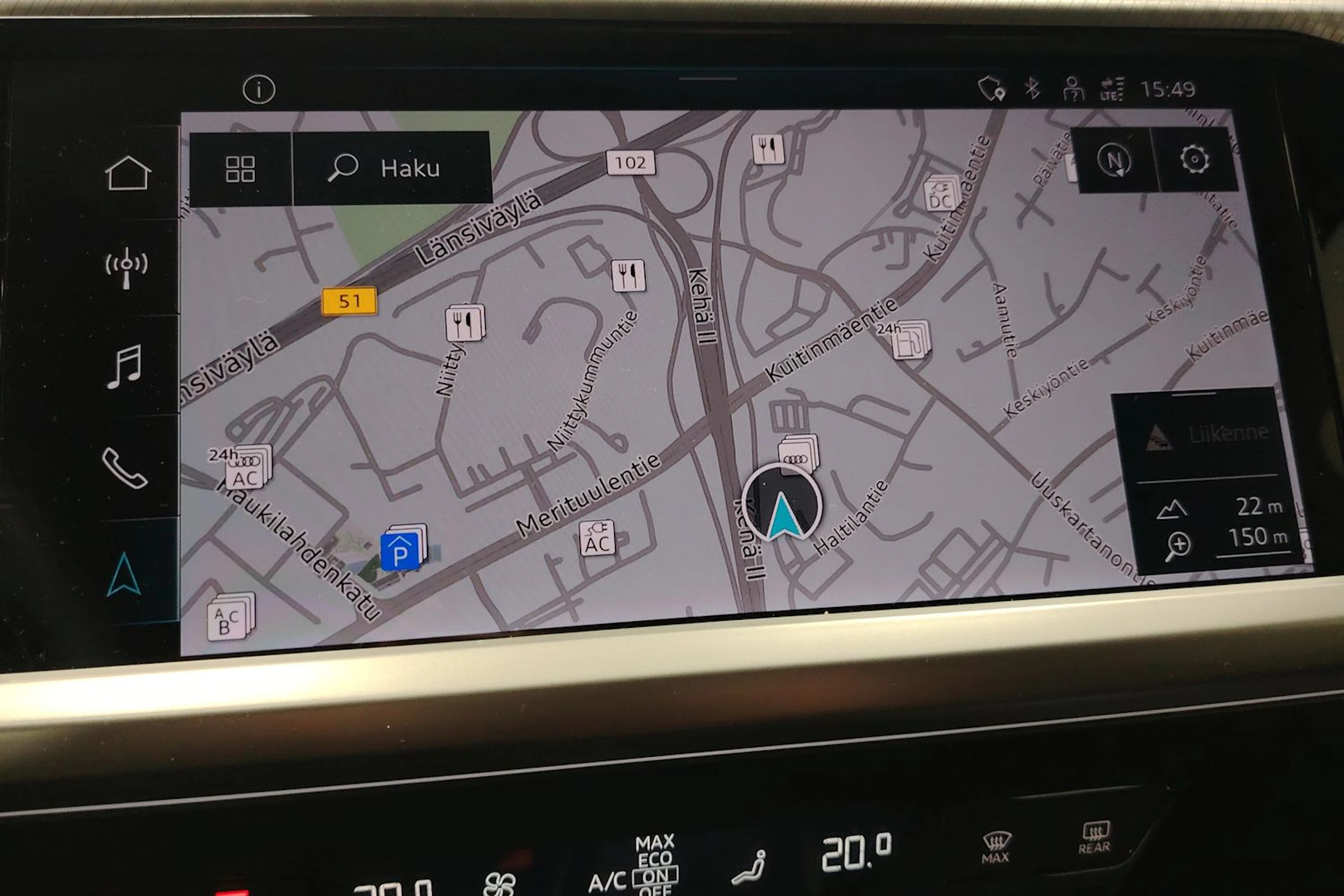 Valkoinen Audi Q4 e-tron 2023 kuva 16.