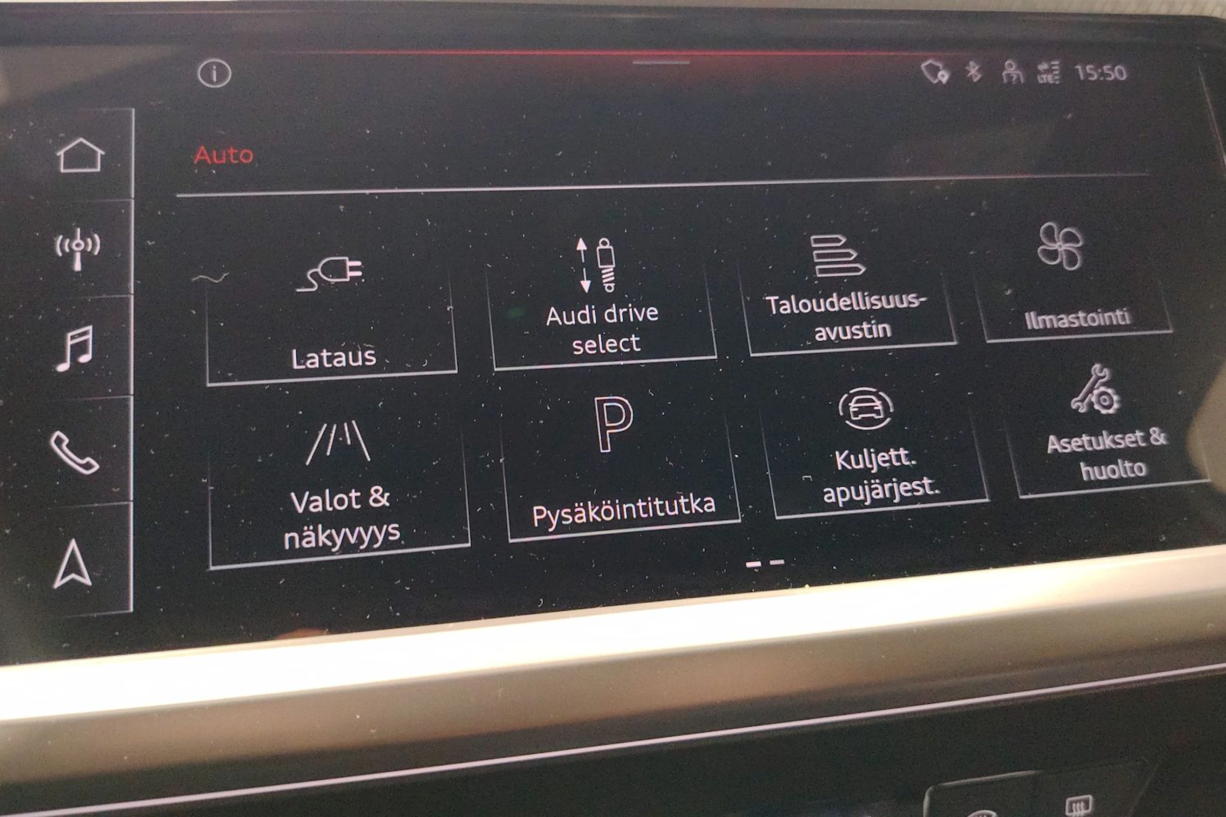 Valkoinen Audi Q4 e-tron 2023 kuva 19.