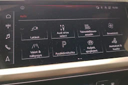 Valkoinen Audi Q4 e-tron 2023 kuva 19.