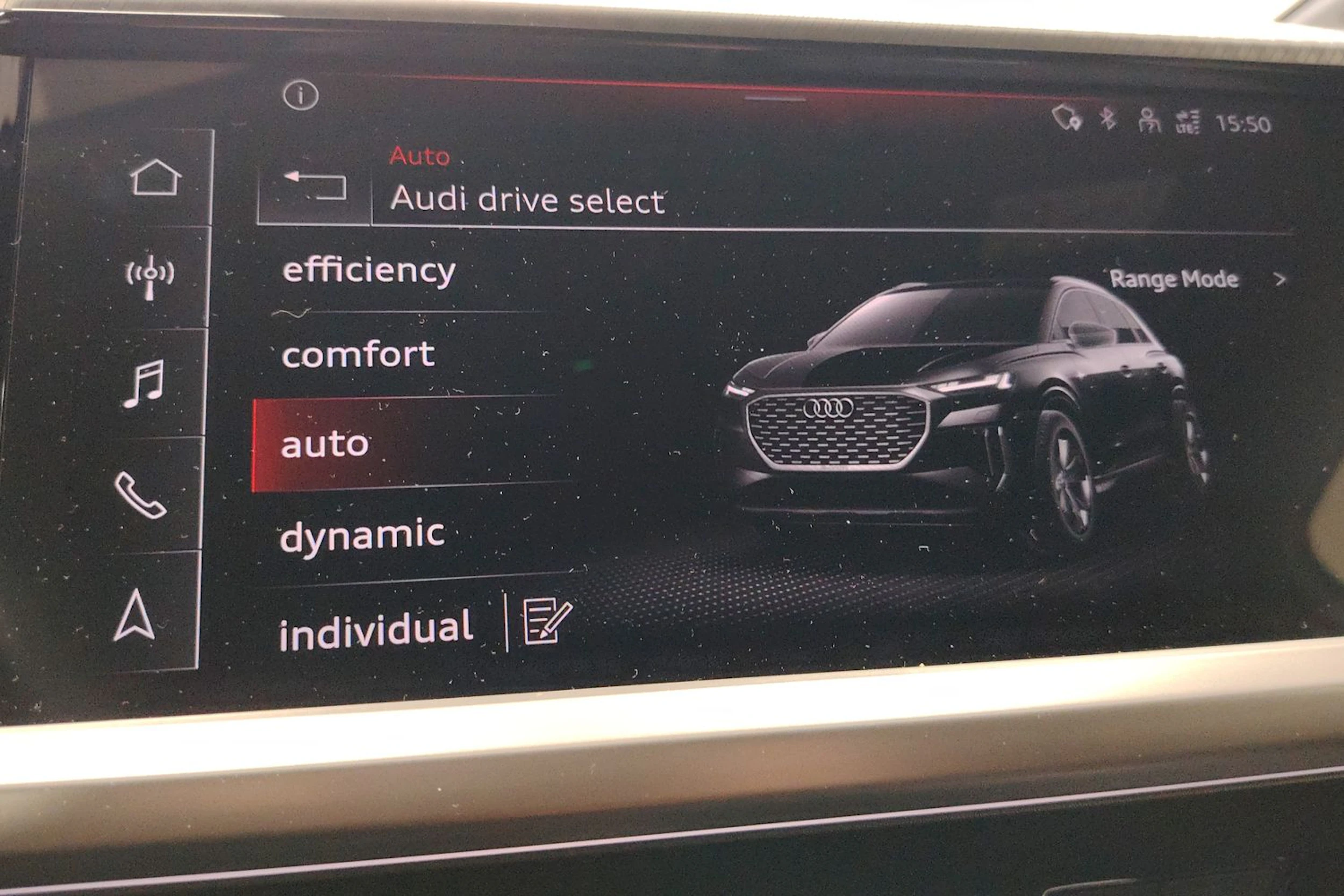 Valkoinen Audi Q4 e-tron 2023 kuva 21.