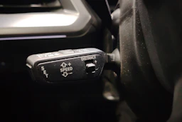 Valkoinen Audi Q4 e-tron 2023 kuva 25.