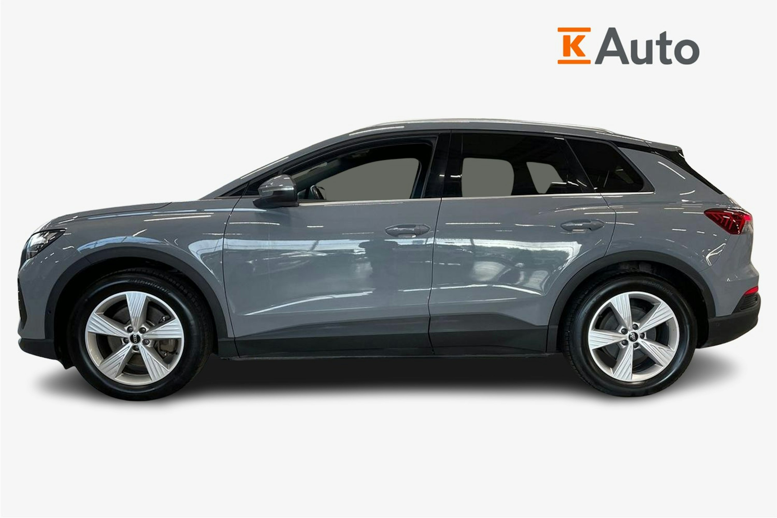 harmaa Audi Q4 e-tron 2023 kuva 6.