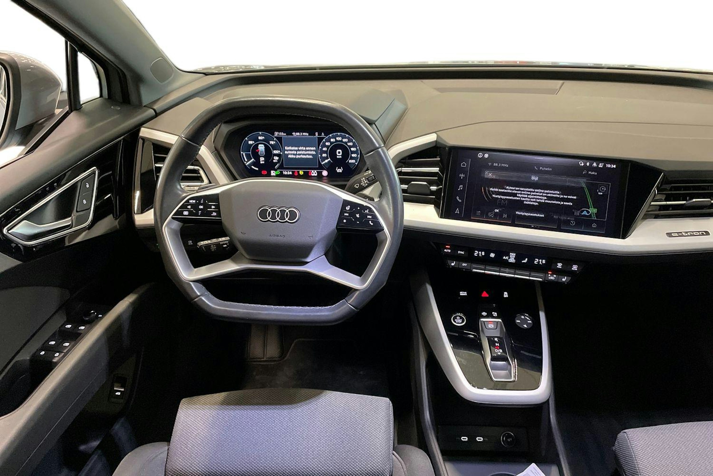 harmaa Audi Q4 e-tron 2023 kuva 9.