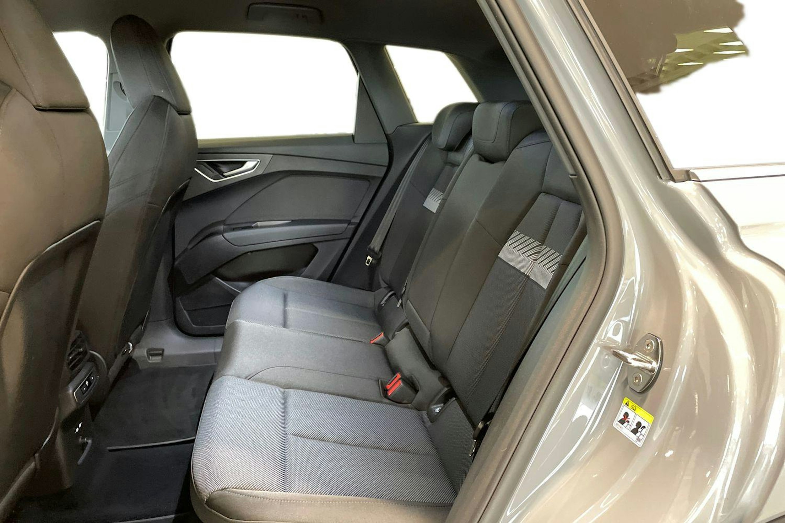 harmaa Audi Q4 e-tron 2023 kuva 10.