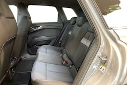 harmaa Audi Q4 e-tron 2023 kuva 10.