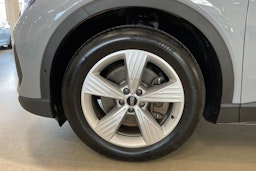 harmaa Audi Q4 e-tron 2023 kuva 11.