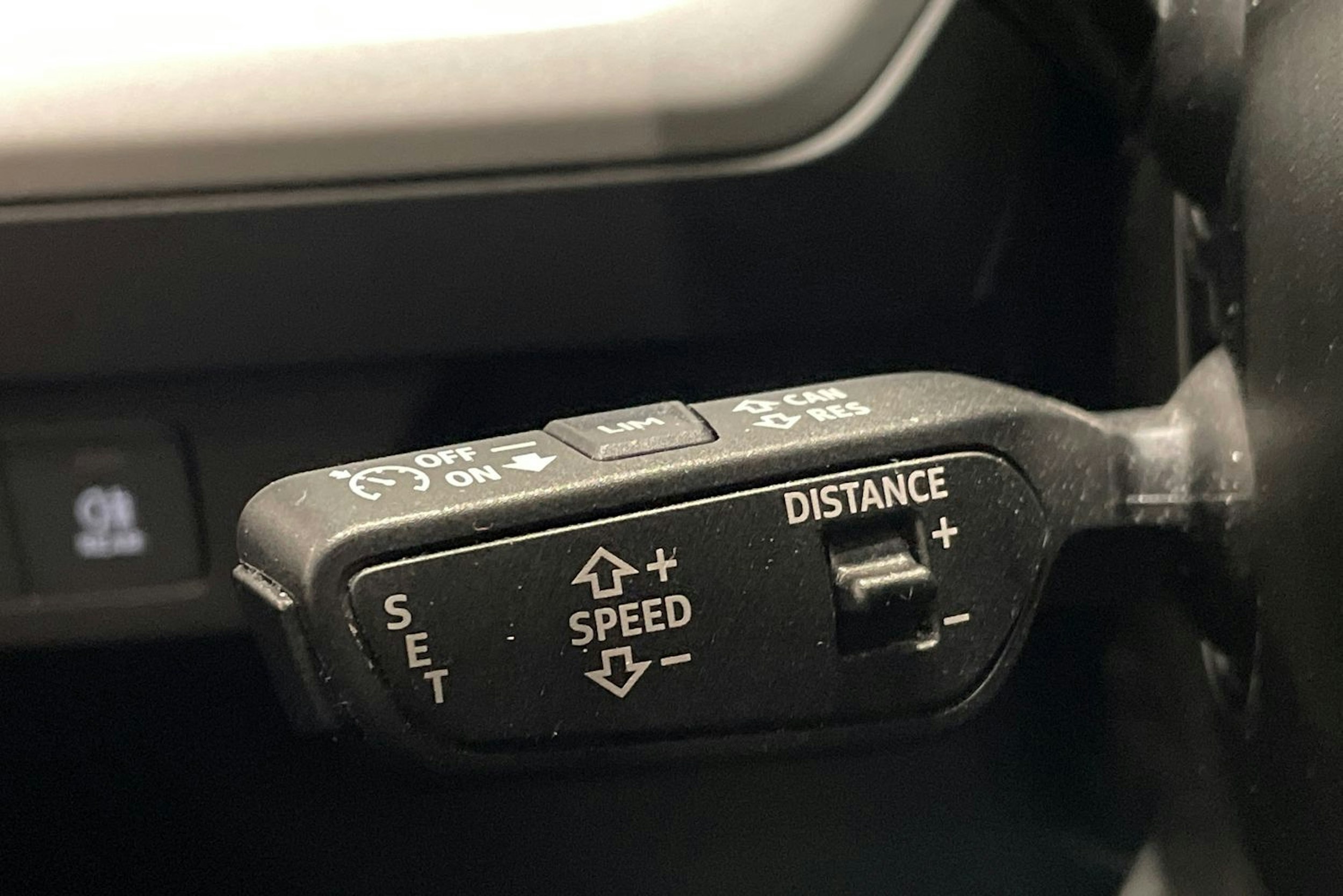 harmaa Audi Q4 e-tron 2023 kuva 19.