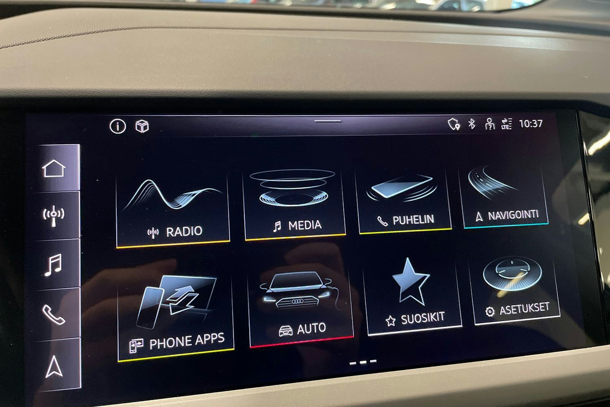 harmaa Audi Q4 e-tron 2023 kuva 25.